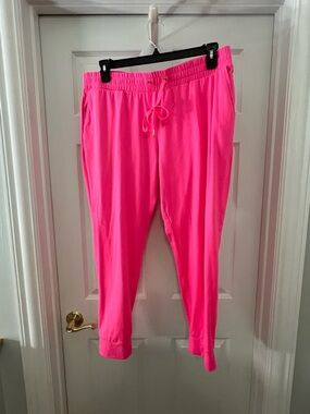 Lilly Pulitzer Joggers in Hot Pink